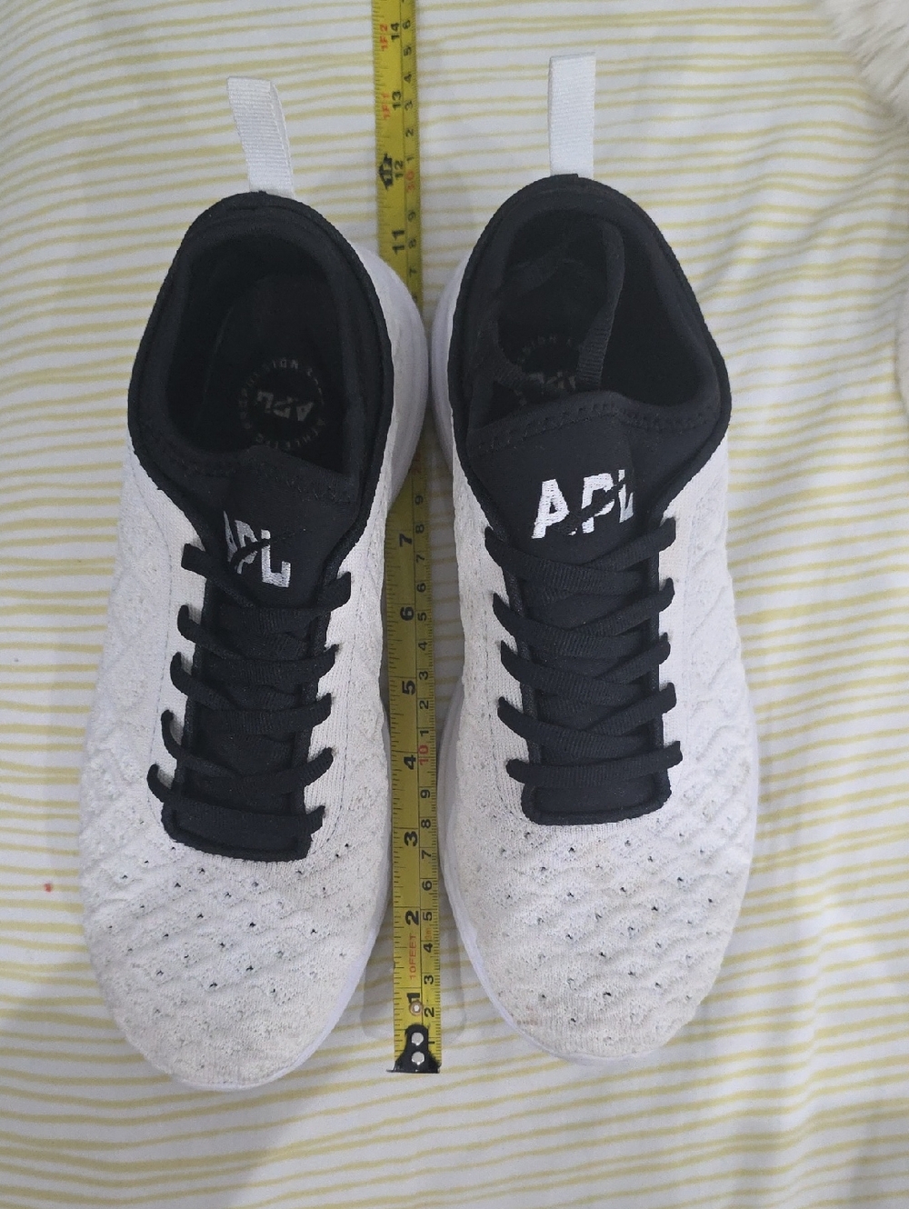 Lululemon APL Women White Black Sneakers Shoes 8.5 Excelkent Condition